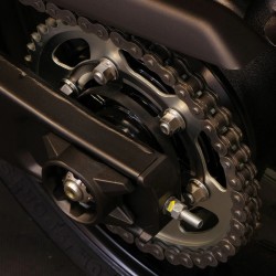 Écrou d'axe en titane pour roue arrière