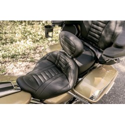 One-Piece Deluxe 2-Up Touring Seat